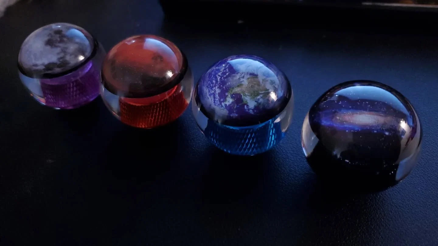 Hit up @vampiremul_arcade_sticks for custom ball tips, he does really nice work! These are for a customer of ours.