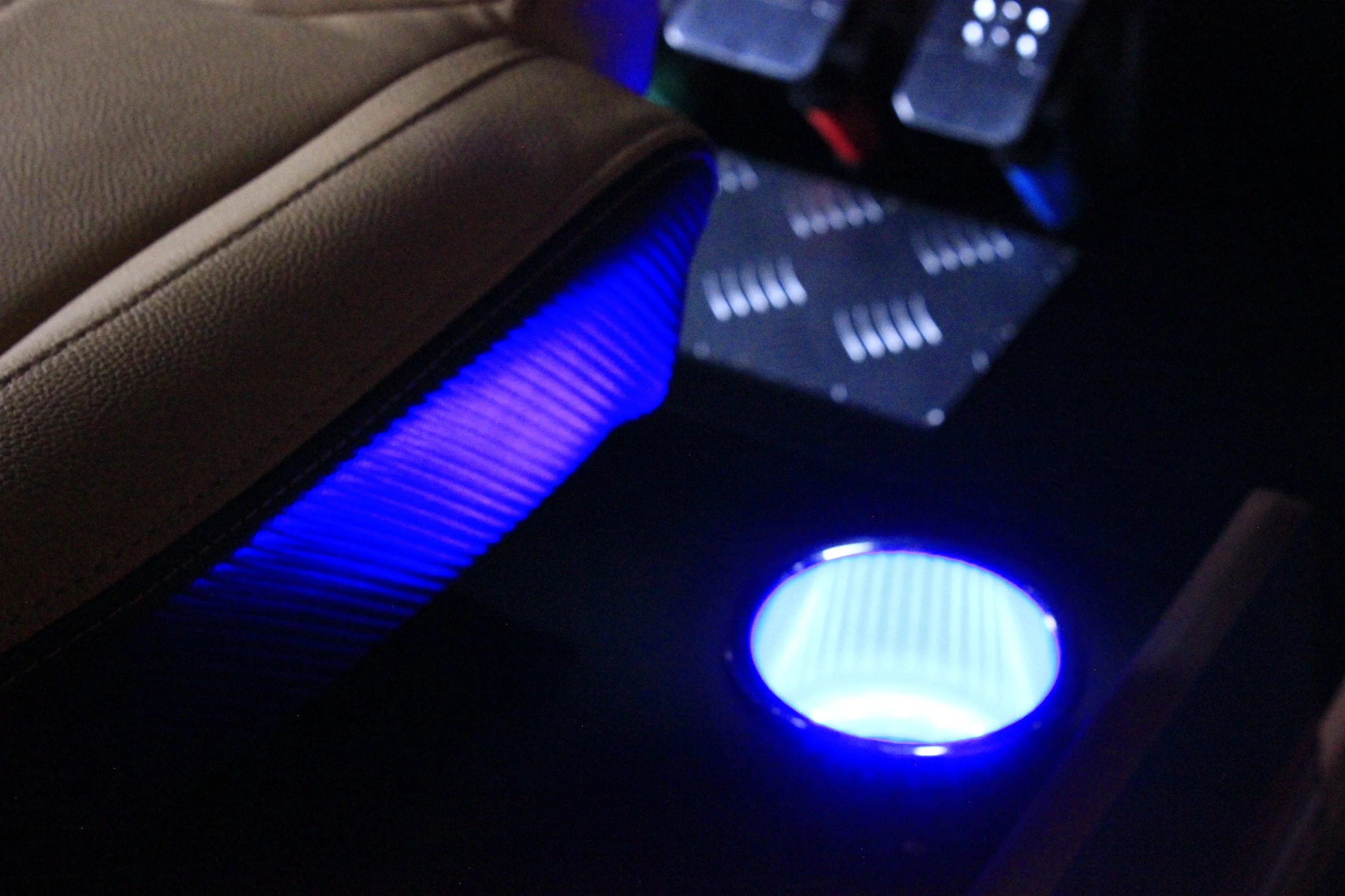 Paradox VRX Racer Arcade cupholder blue.JPG