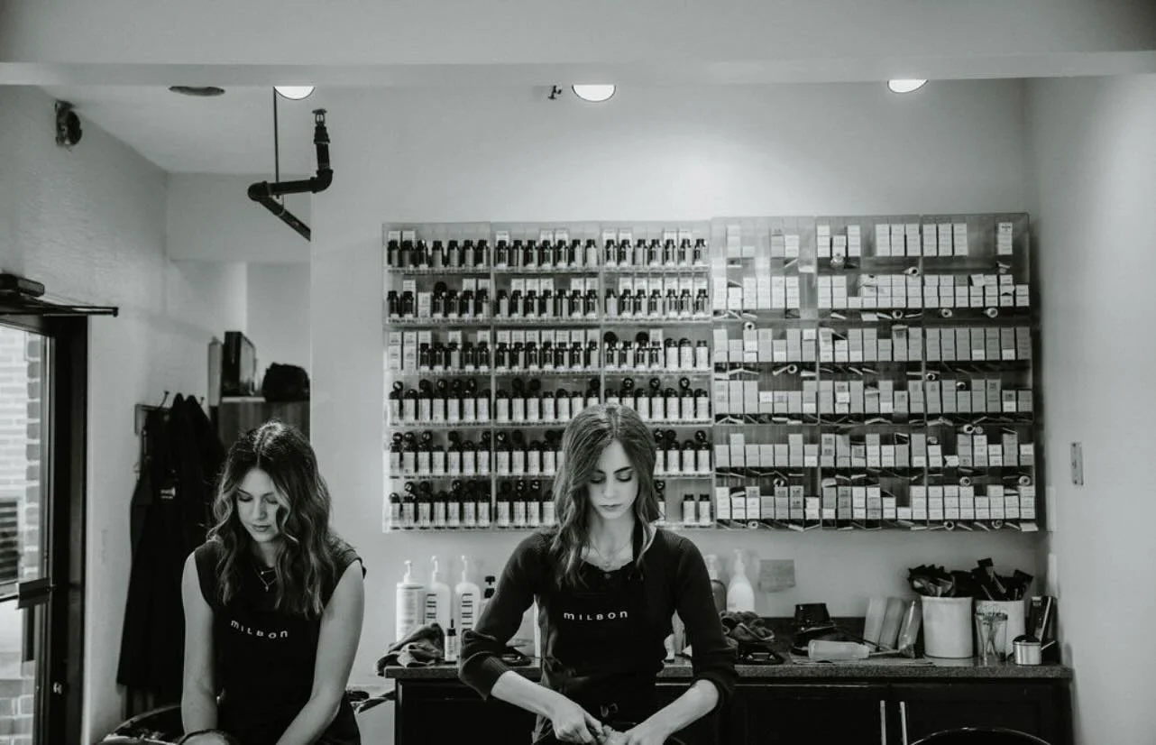 Just because it&rsquo;s dry outside doesn&rsquo;t mean your hair has to be! Add a deep conditioning treatment to any service! #fringesalonandbeautylounge #bloomingtonilsalon #bloomingtonilstylist #bloomingtonnormalhairstylist