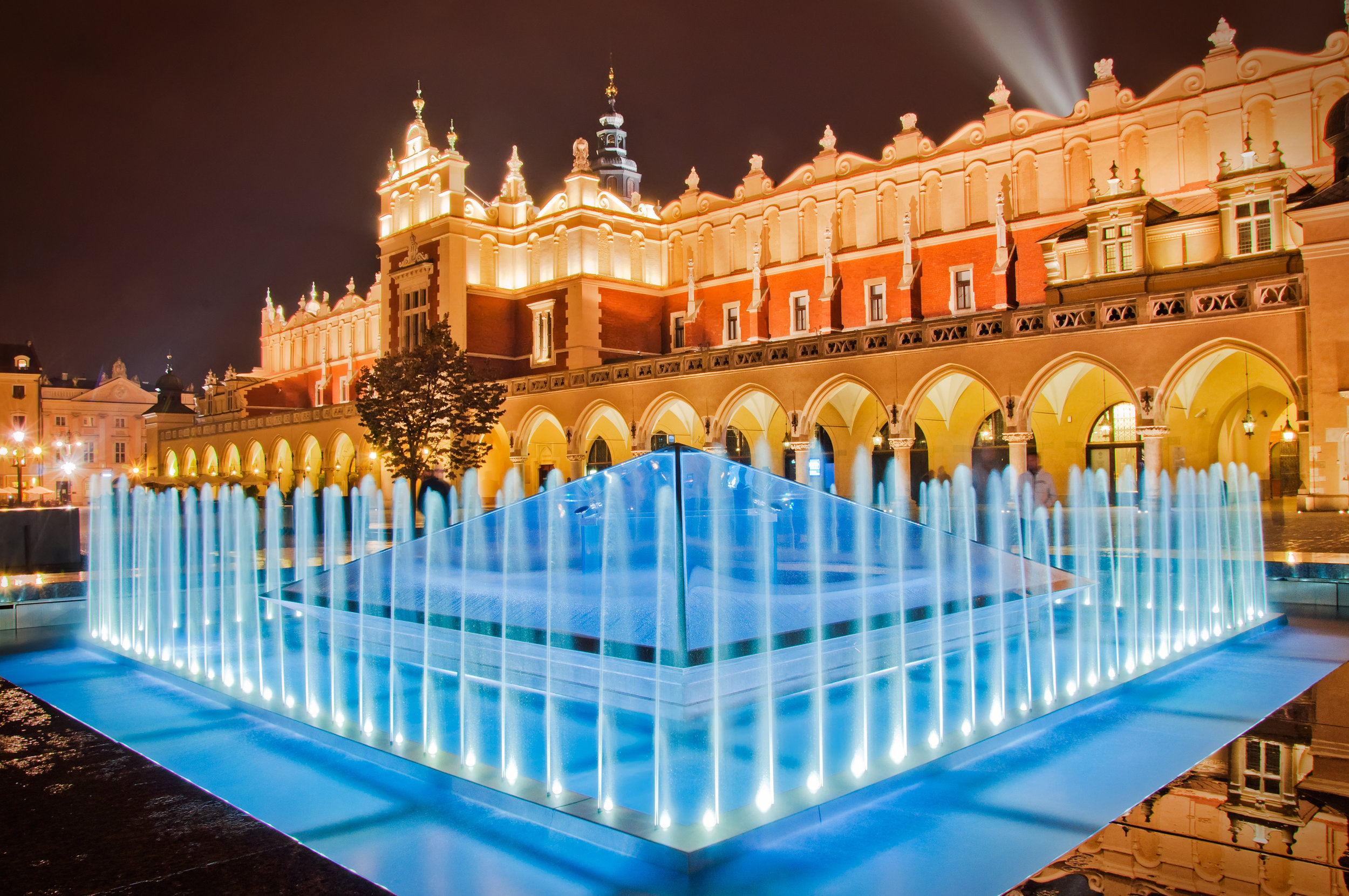 krakow market square illuminated fountain.jpg