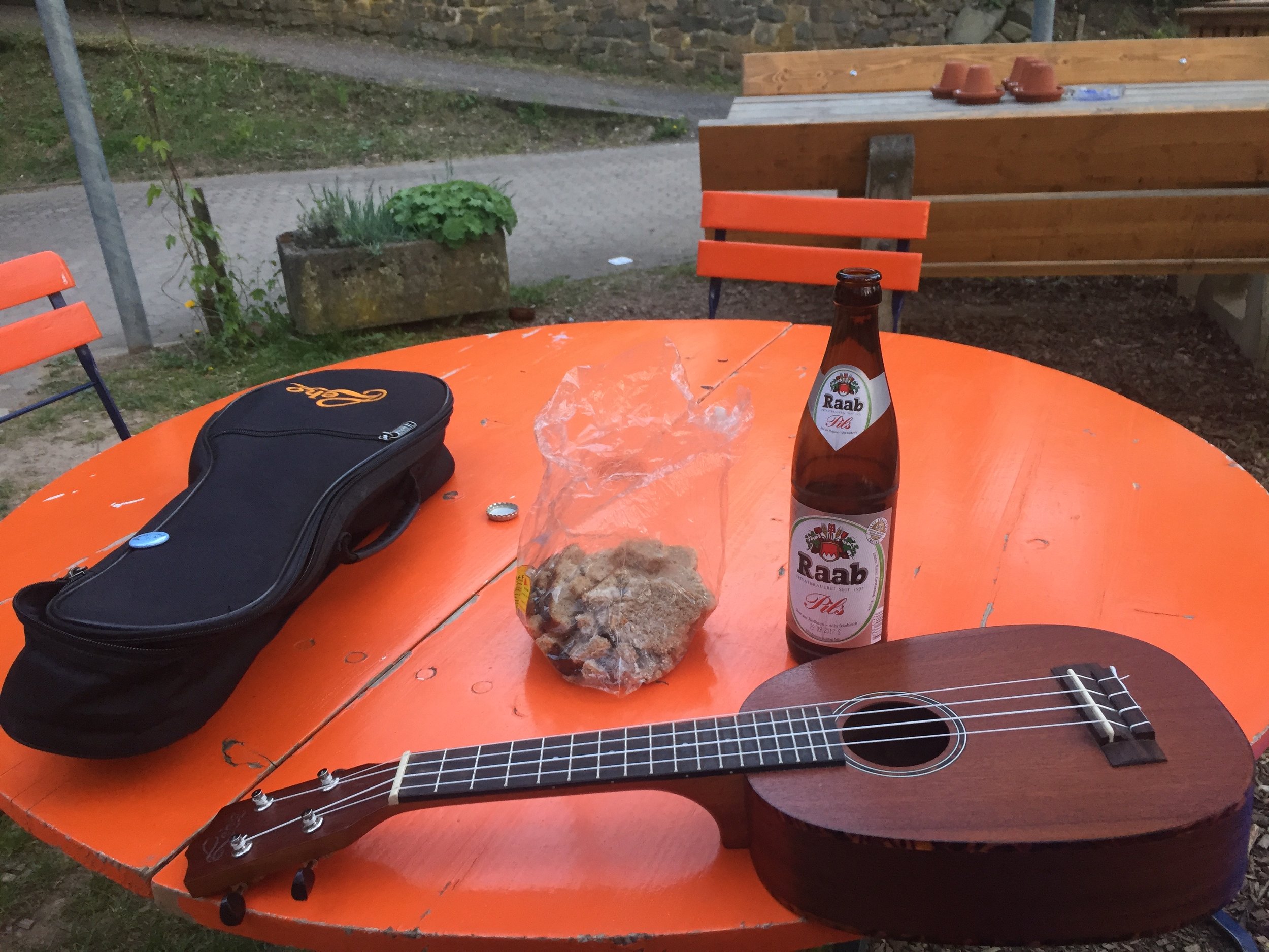 Sometimes dinner is just some free bread and a free beer.