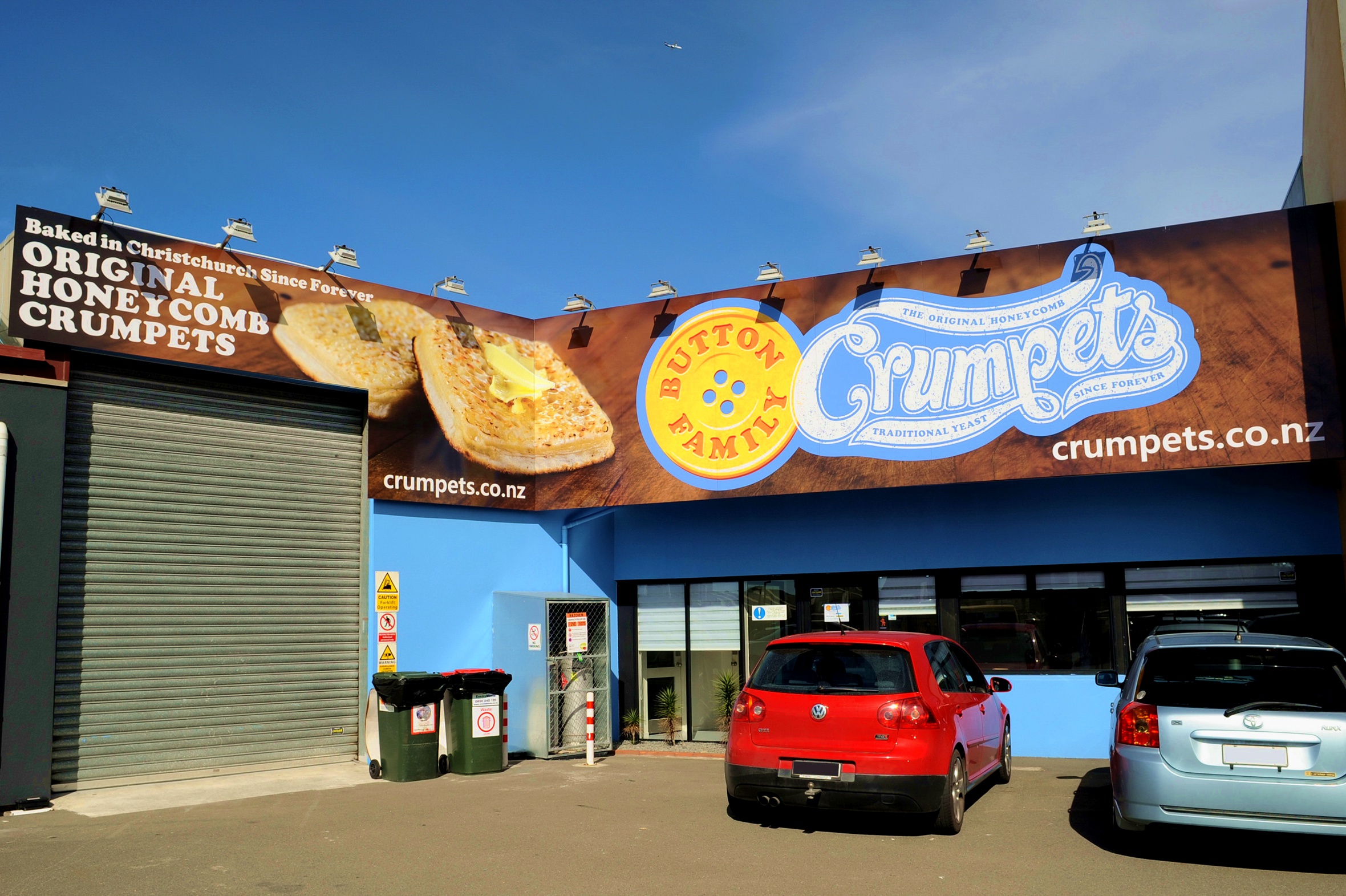 button-family-crumpets-factory-sign_4033_s.jpg