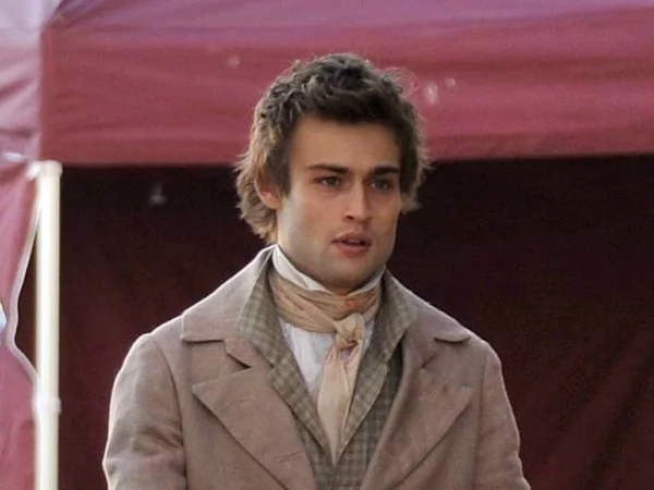 Douglas Booth as Shelley. As an aside, Shelley was famous for wearing his shirts open at the neck. The movie could not even get this right.