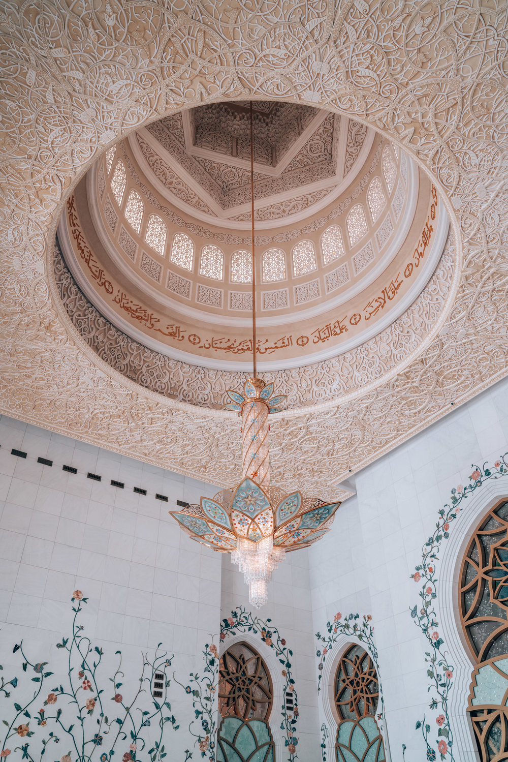 10 Things You Need to Know Before Visiting the Sheikh Zayed Mosque in Abu Dhabi