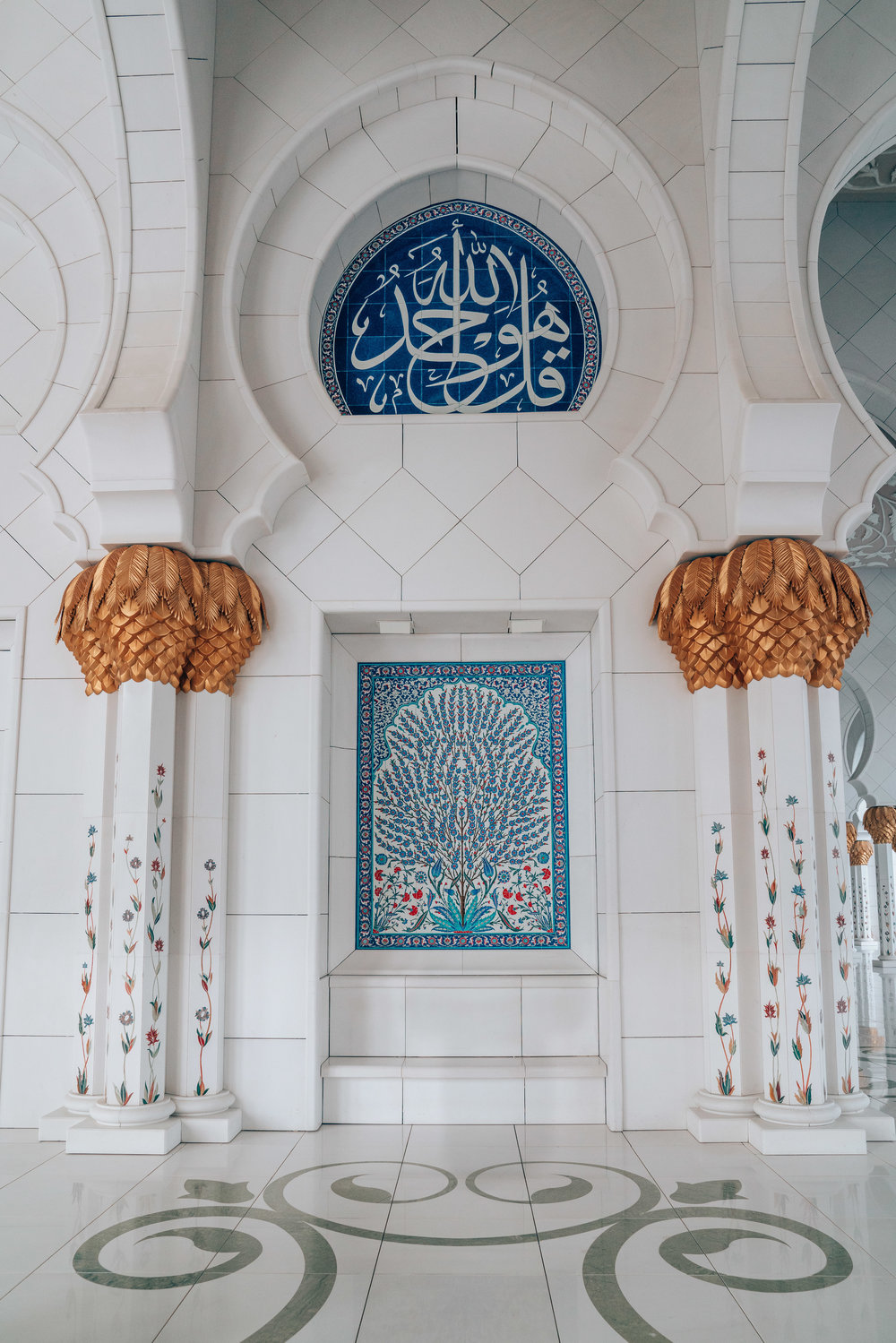 10 Things You Need to Know Before Visiting the Sheikh Zayed Mosque in Abu Dhabi