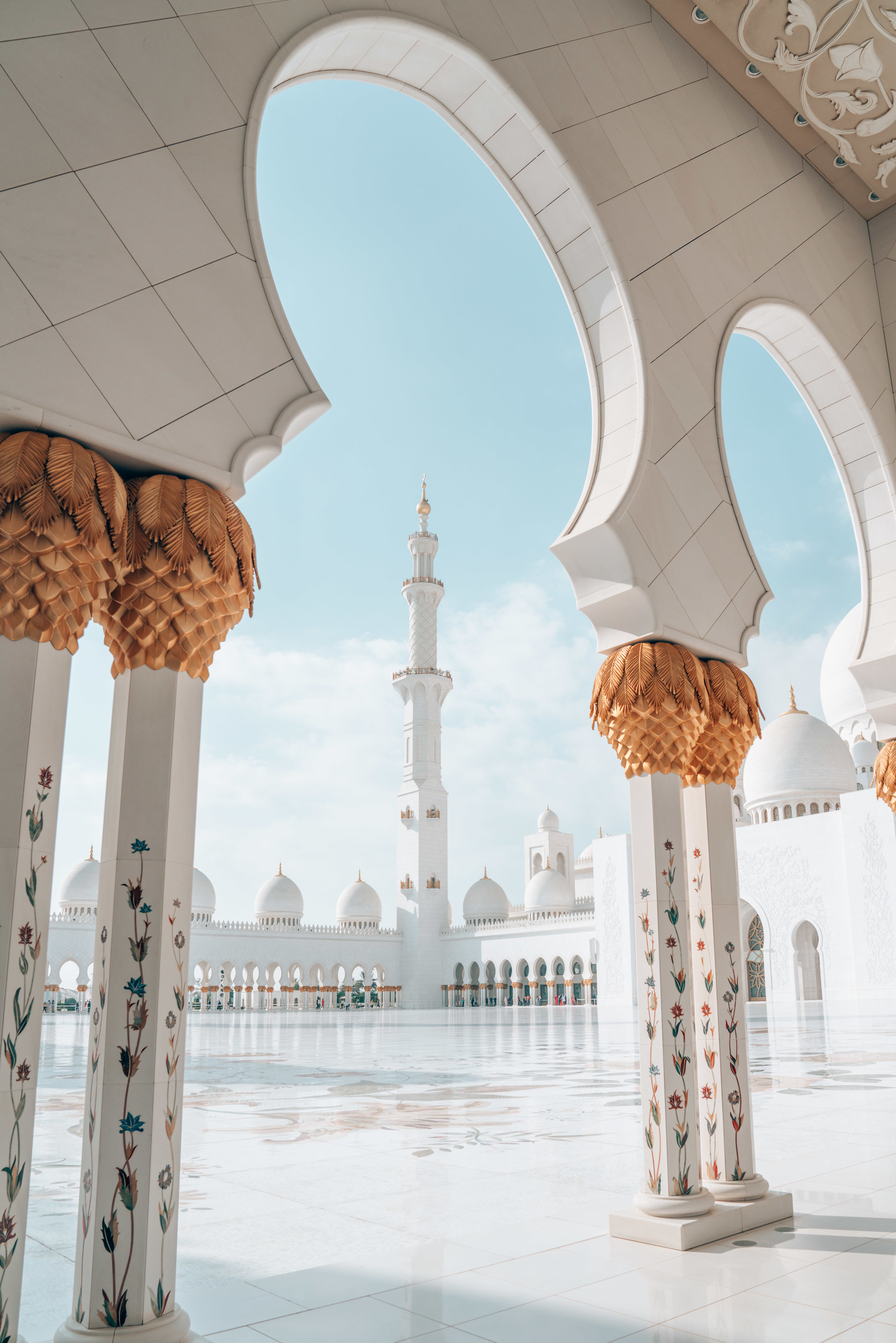 10 Things You Need to Know Before Visiting the Sheikh Zayed Mosque in Abu Dhabi