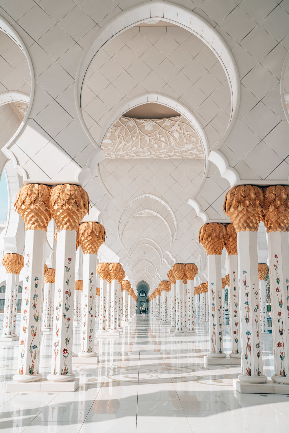 10 Things You Need to Know Before Visiting the Sheikh Zayed Mosque in Abu Dhabi