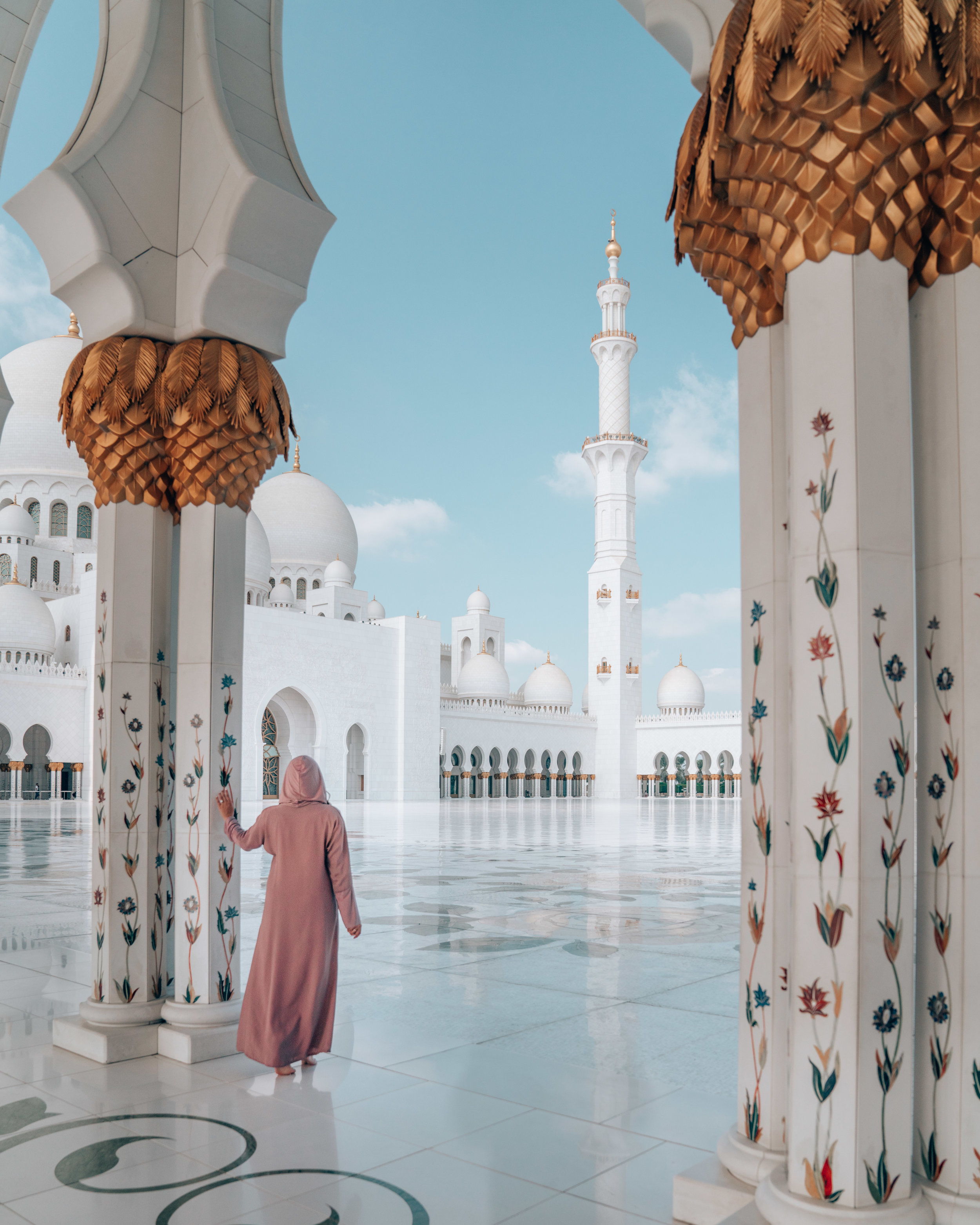 Sheikh Zayed Mosque • Facts and Feelings from a Night-time Visit