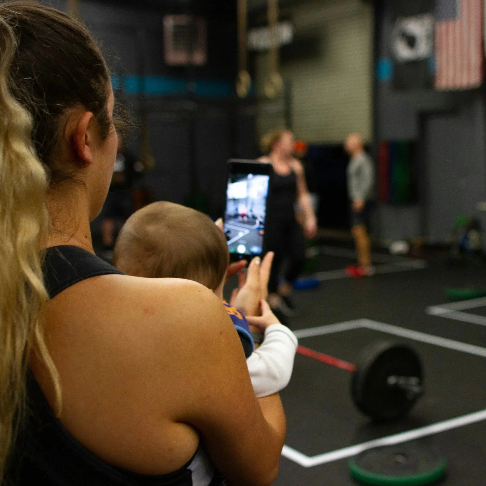 Postnatal personal training session with Zara Smalley helping new mum regain strength in Battersea Clapham and Chelsea