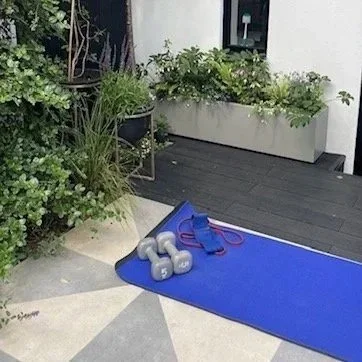 Postnatal core rehabilitation and diastasis recti recovery training in Clapham and Chelsea with specialist PT Zara Smalley