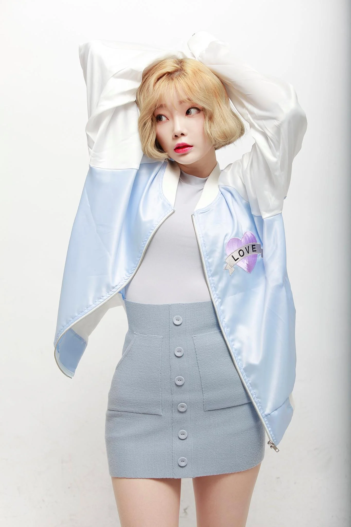 Behold, the it-item in Korea right now, the "suka-jan" jacket, modeled by Hajeong KO and photographed by Yangi HYEON. 