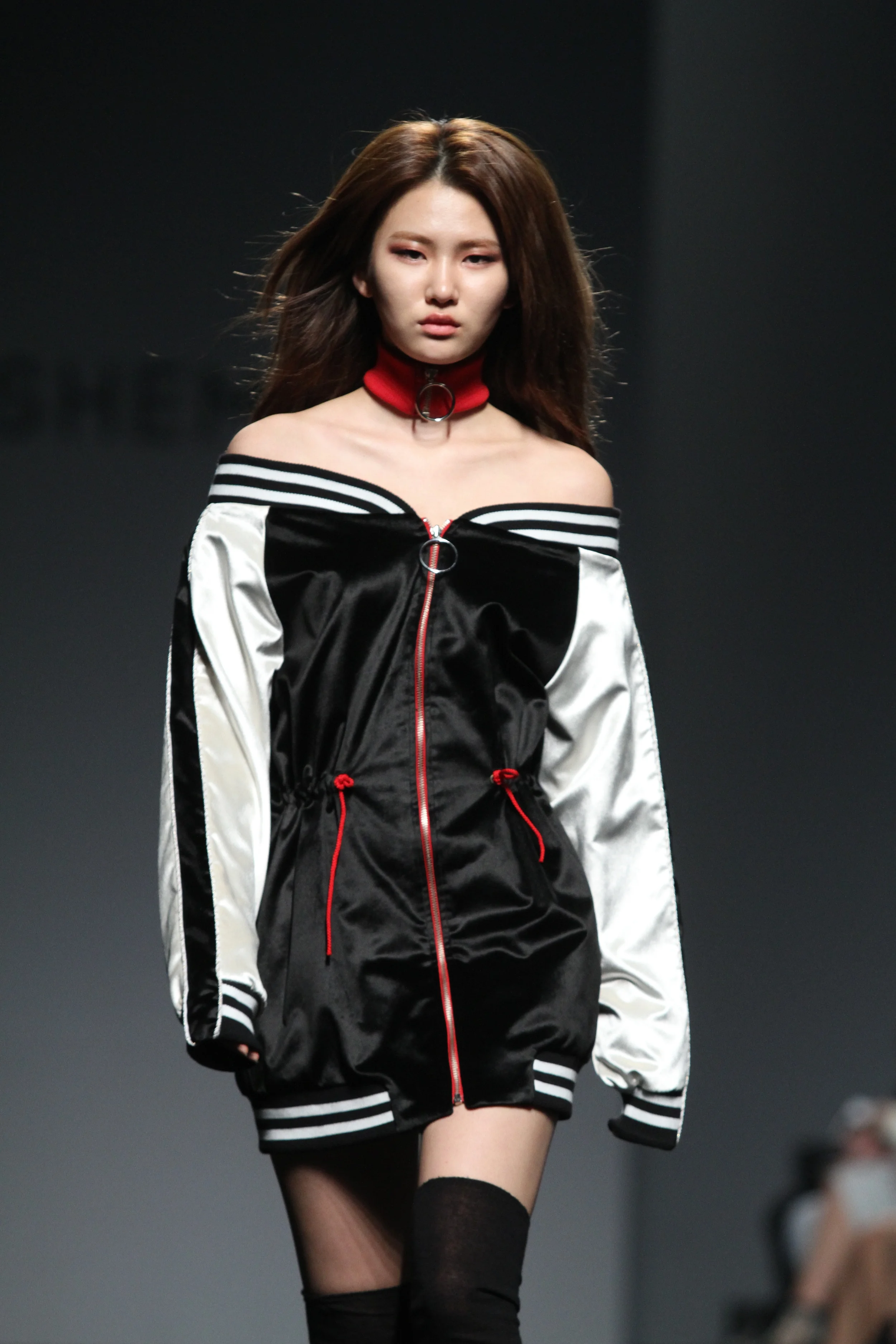 The Shemiste show from this past Seoul Fashion Week FW 2016 was rocking both the baseball jacket and sukajan style, with the long sleeve thing going on these days, a thing that is bouncing around the Seoul street as well. Love how they made this jacket a mini-dress.