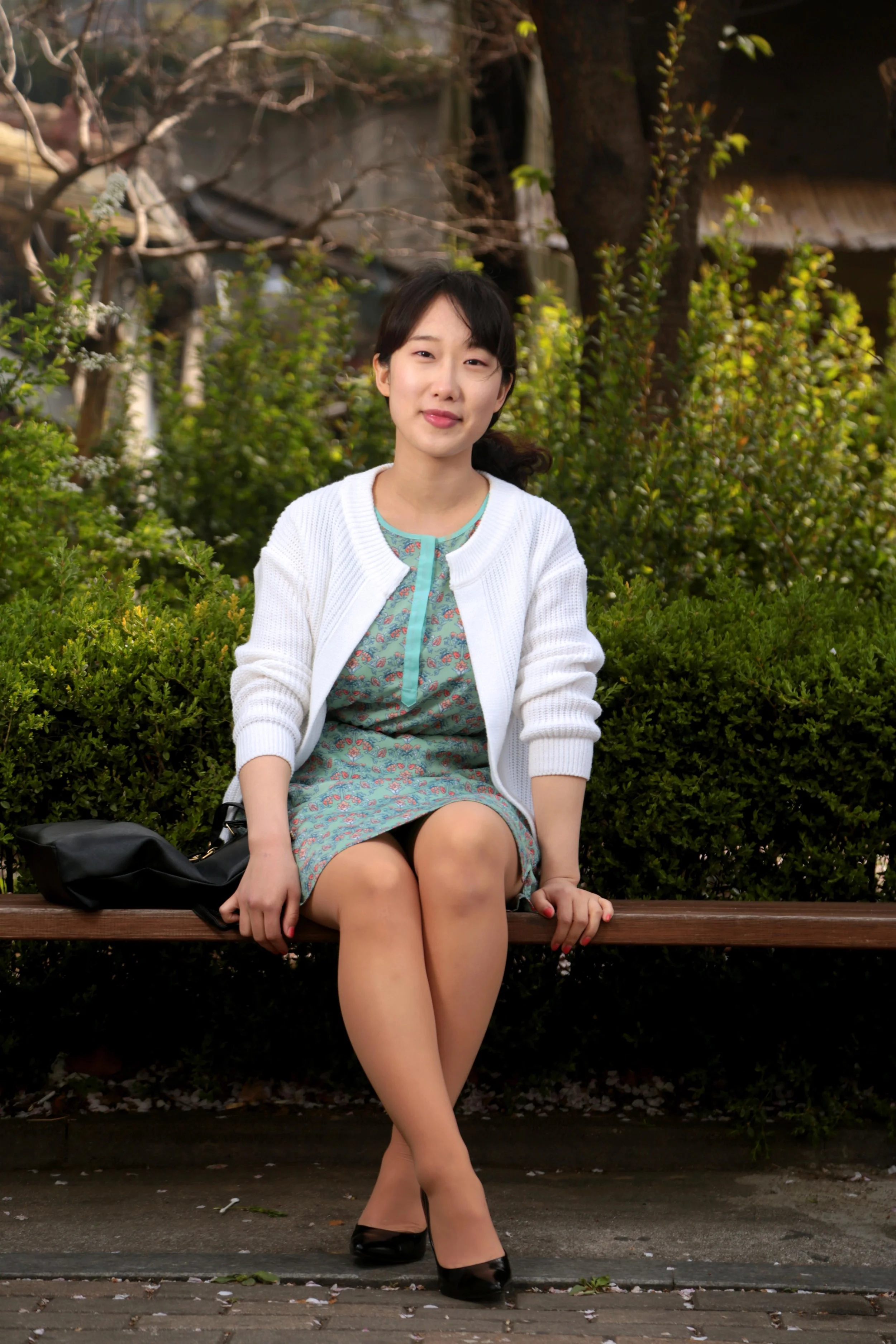This look, in it's social innocuousness, its demureness (shoulders MUST be covered!), and its sheer, unabashed femininity, is oh, so Korean .
