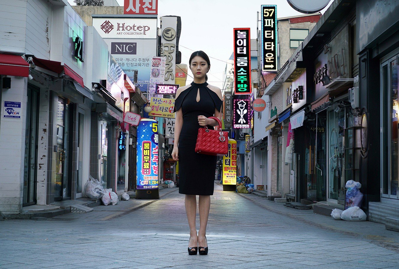 3,680 Seoul Fashion Week Street Style Stock Photos, High-Res