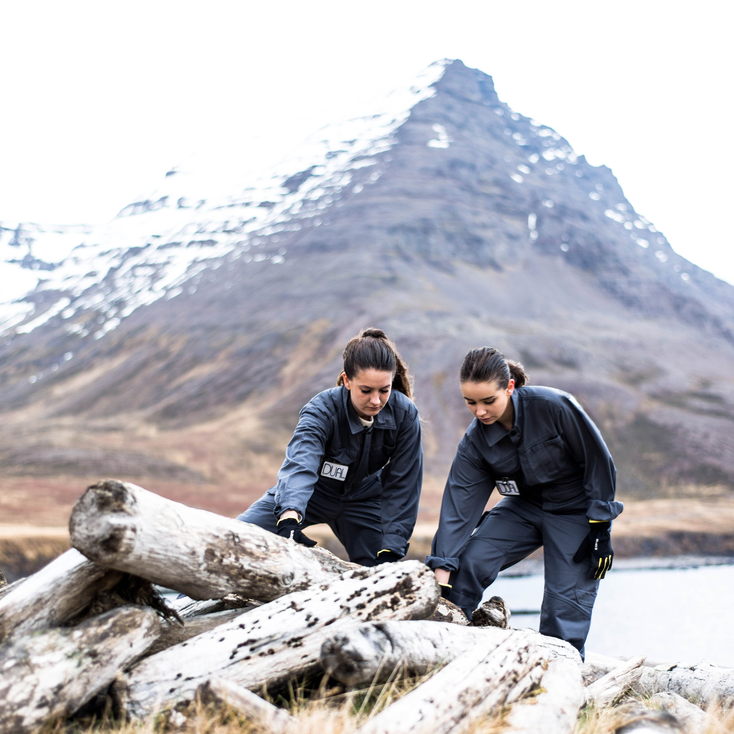 Ingunn and Sigga chose some really nice driftwood pieces for me to work with 