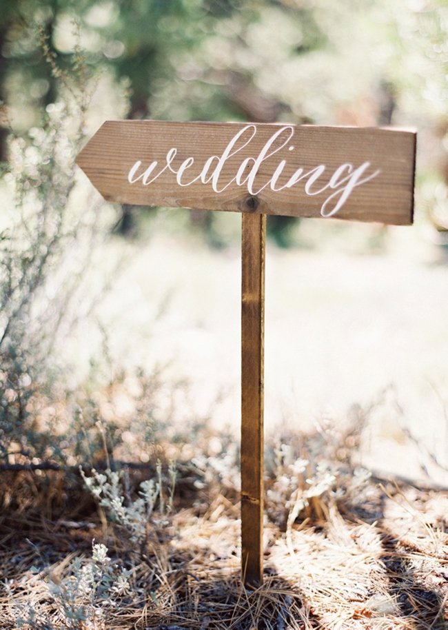 001-Rustic-Wood-Wedding-Signs-on-SouthBoundBride.jpg