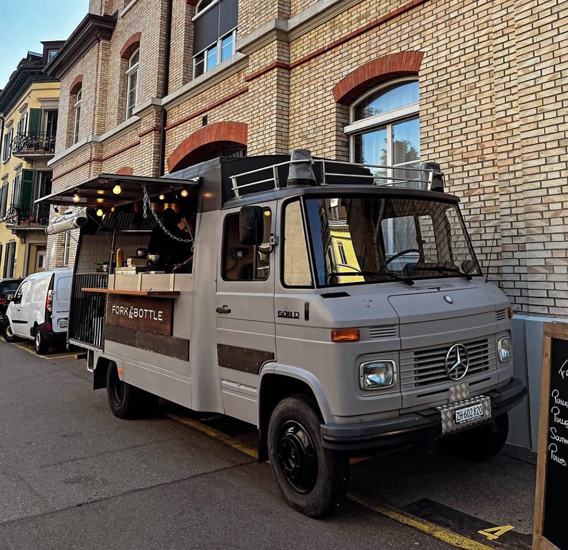 For any occasion, our food truck will add a unique and memorable touch to your event.  Our mobile kitchen opens up the options of where you can host your event,  without compromising on menu selection and service quality. Whether operating as a made-