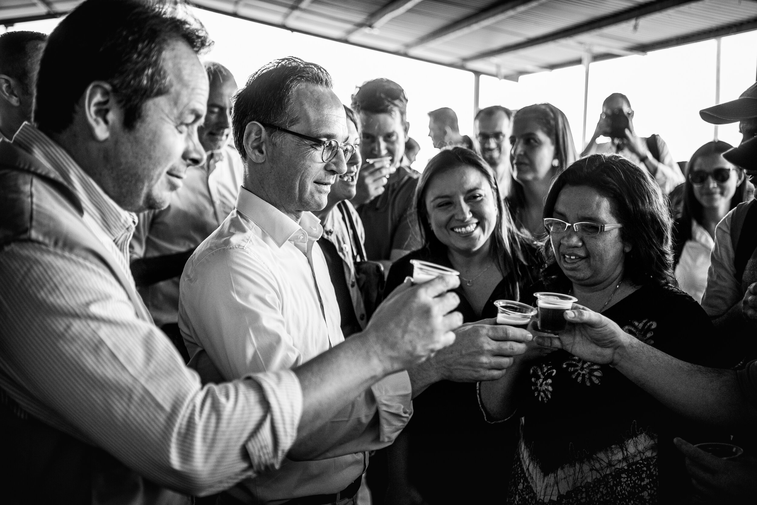  In dem Dorf soll es für ehemalige FARC-Kämpfer eine Möglichkeit geben sich wieder in die Gesellschaft zu integrieren. In diesem Dorf wurden die Waffen beiseite gelegt um jetzt Bier zu brauen. 