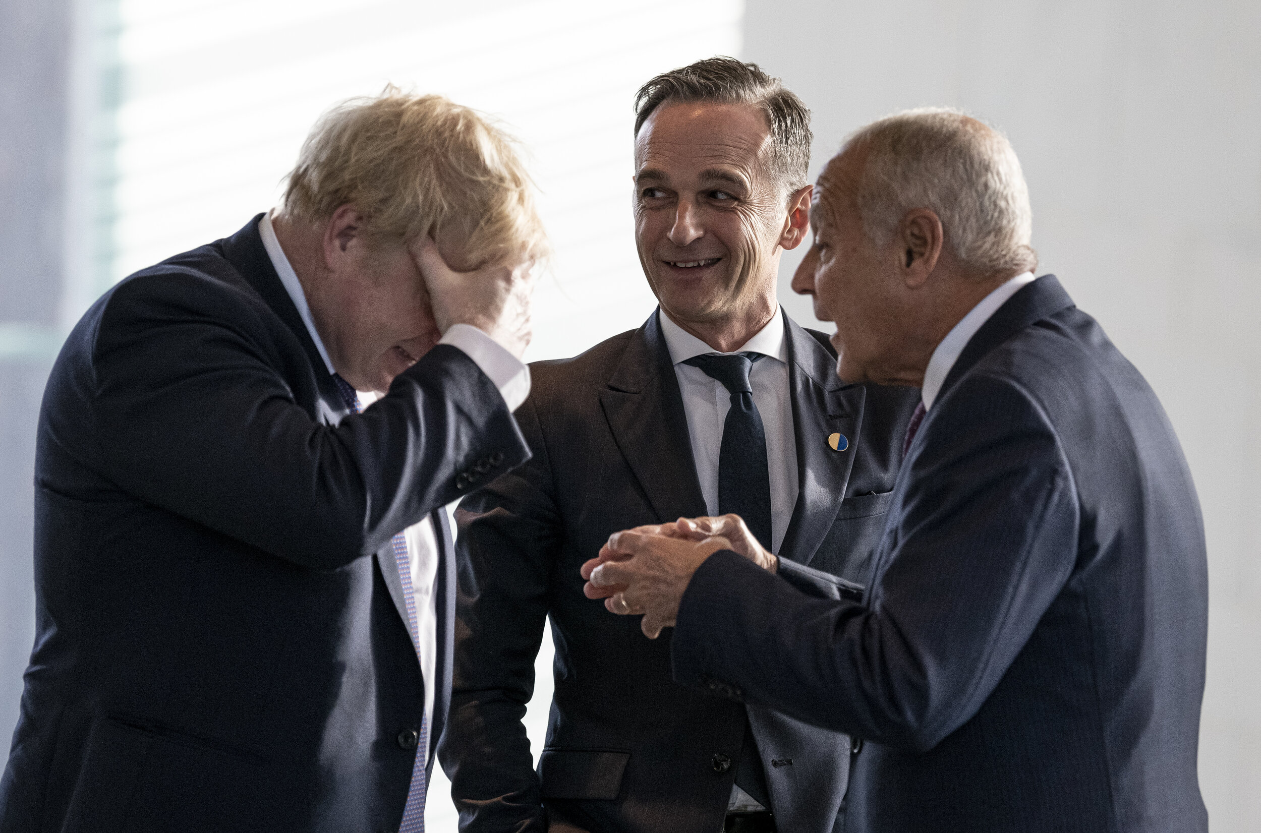  Boris Johnson, Premierminister von Großbritannien, Heiko Maas, Außenminister, und Ahmed Aboul Gheit, Generalsekretär der Arbischen Liga, diskutieren im Bundeskanzleramt zu Beginn der Libyen-Konferenz. 