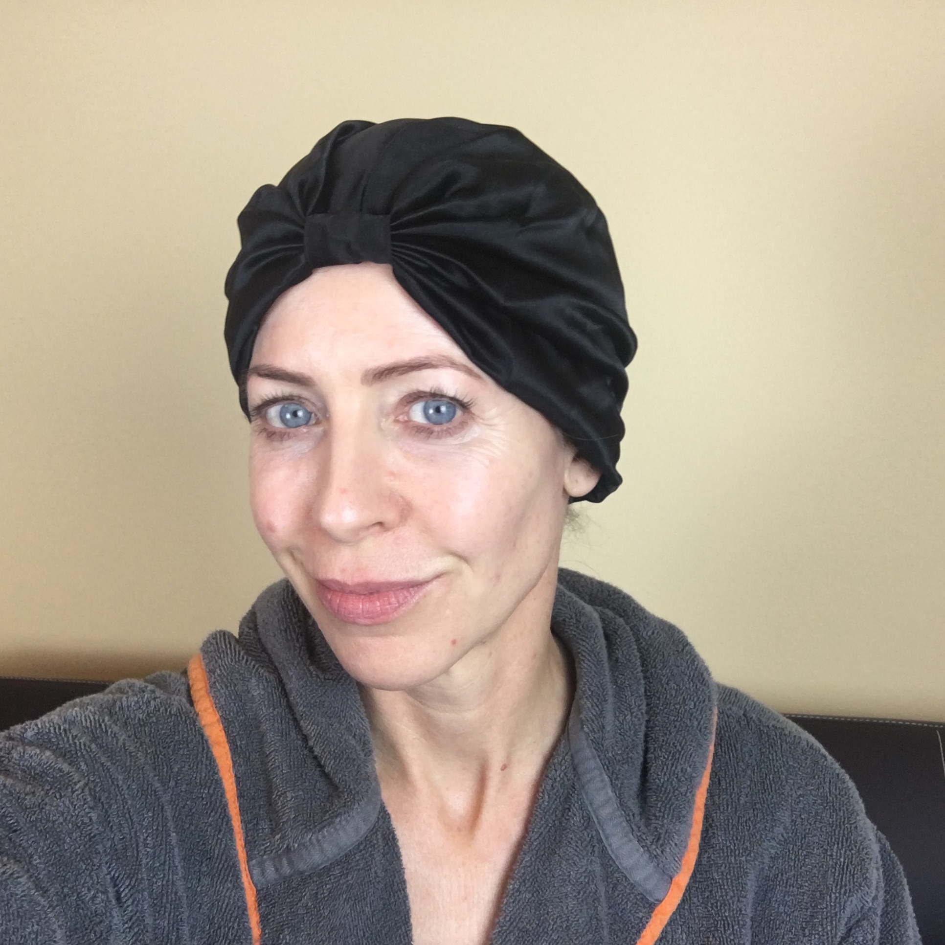 1930s style: the Silke hair wrap is styled like a turban