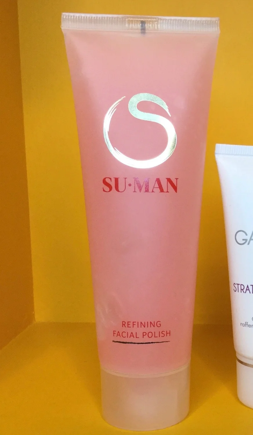 Su-Man's Refining Polish exfoliates without scrubbing the skin