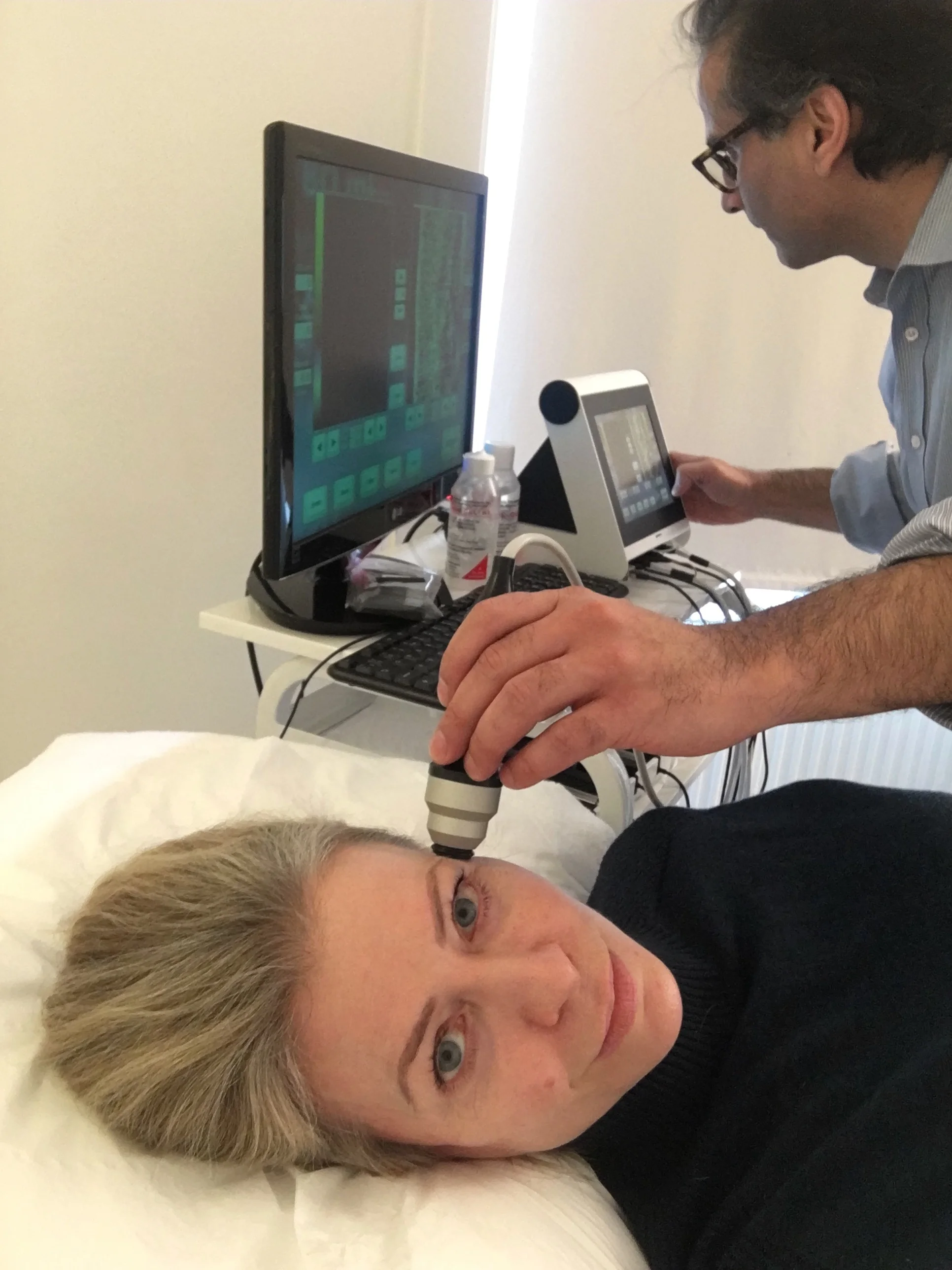 Tariq Karim measures the state of my skin at Santi Labs 
