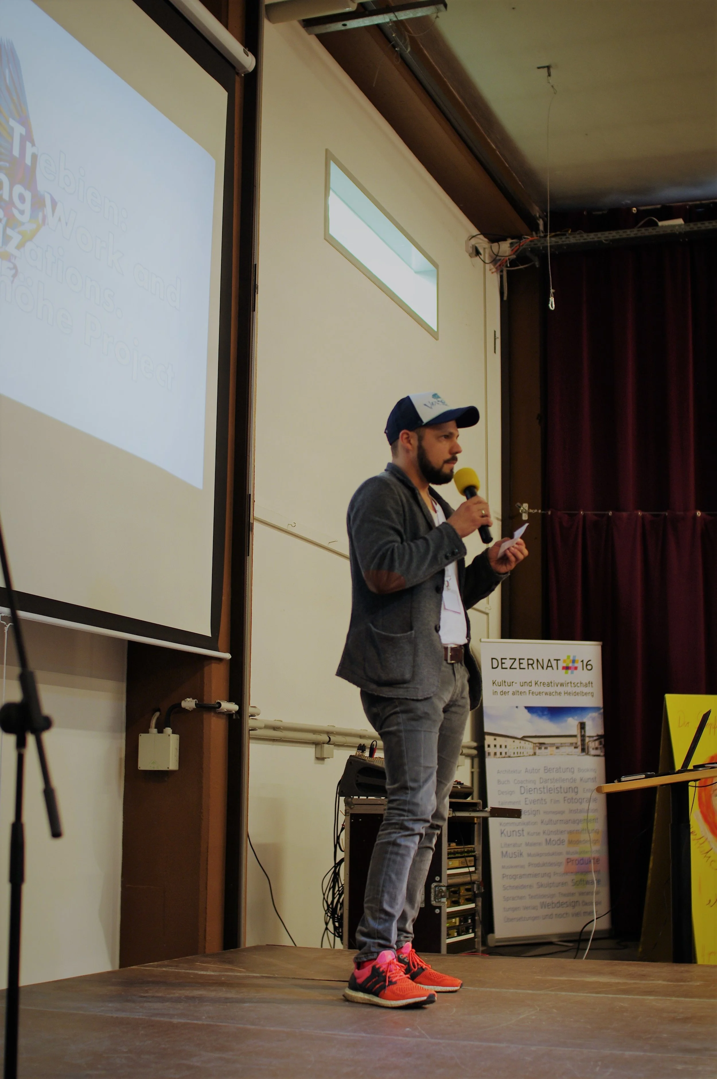 Re-Narrating Work and Organizations – Augenhoehe and Re-Invention Movie Project