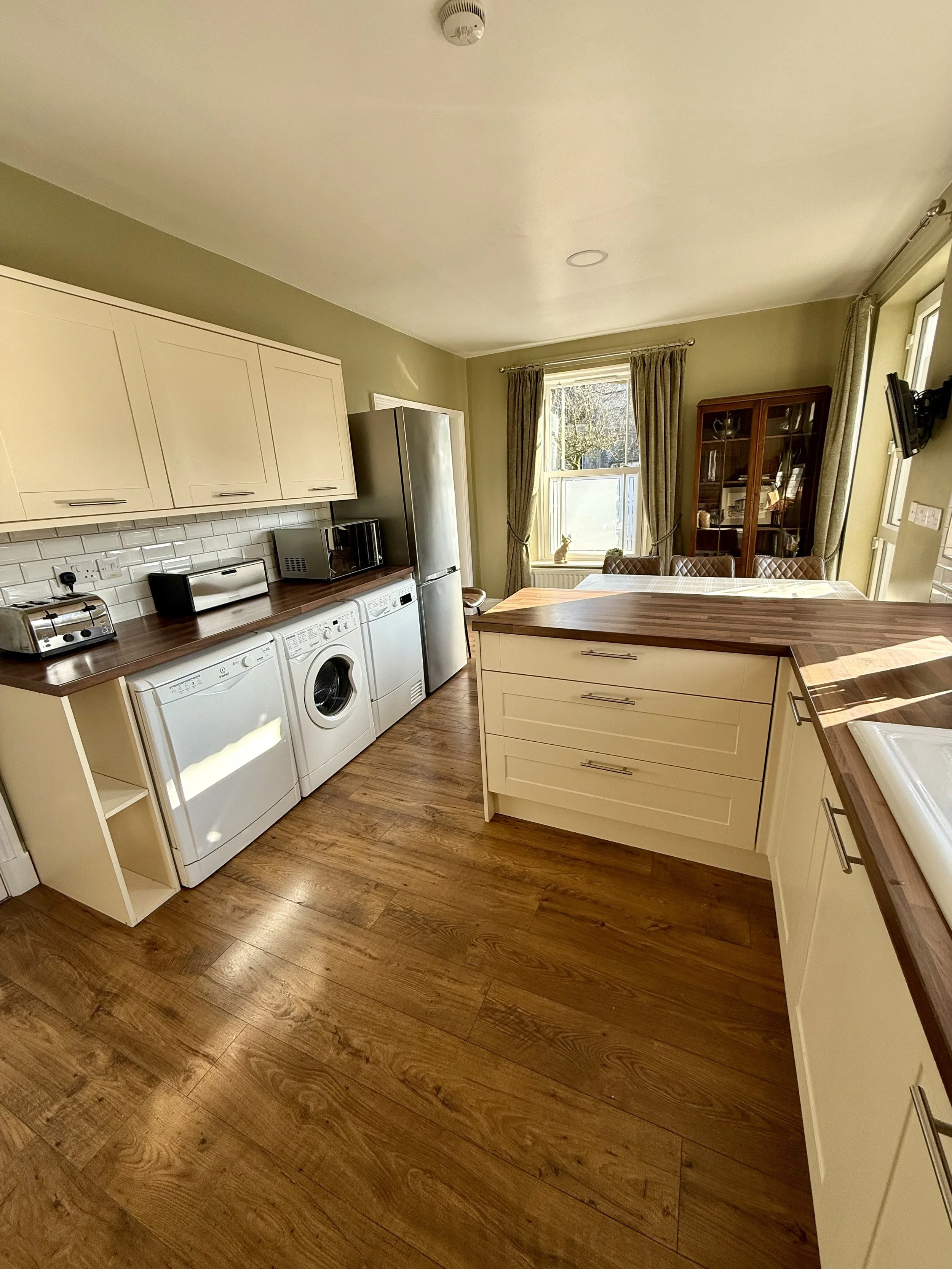 Kitchen 2.jpeg