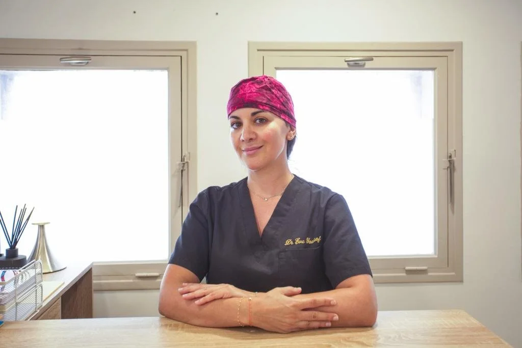 Dr Eve Youssof implant capillaire et greffe de cheveux FUE à Marseille.jpg