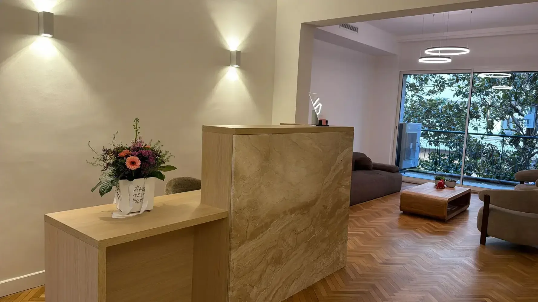 EVE youssof accueil greffe de cheveux  FUE Marseille