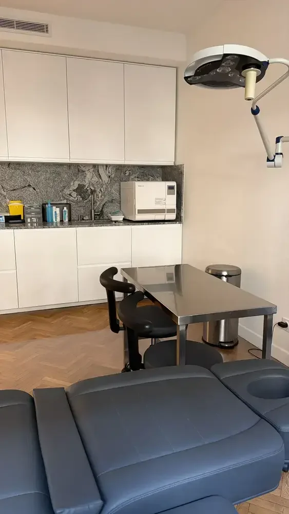 EVE youssof salle intervention greffe capillaire FUE Marseille