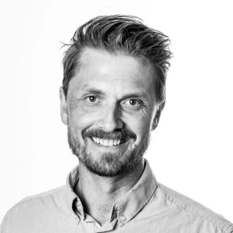 Lars Pedersen er pappa til tre, leder MAD arkitekters Bergenskontor og drømte om å bli rockemusiker da han gikk på Voss Gymnas på slutten av 90-tallet.