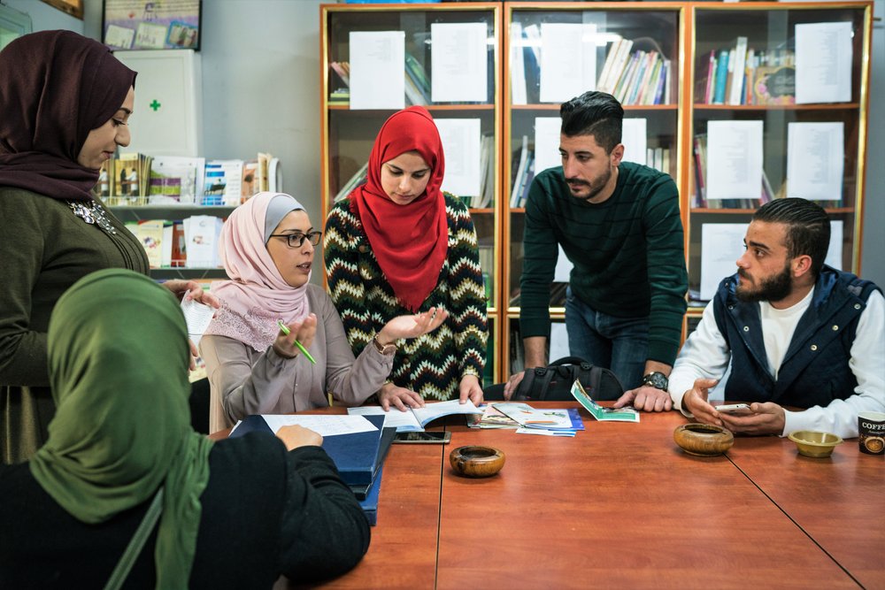 Mahmoud (furthest right) working with other volunteers to plan activity