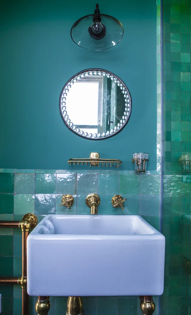 Bathroom Nick Hopper.jpg