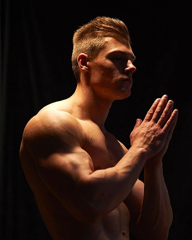 Bodybuilder Dimitri Bessalov limbering up for a video shoot.#bodybuilding #bodybuilder #fitnessmotivation #muscles #gymgoals #sportsphotographer #fitnessphotgraphy #londonphotographer #chiaroscuro #warmingup#studiophotography #studiolighting #tbt #in