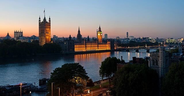 View from one of the Apartments at the end of Lambeth Bridge.Not bad waking up to this.
#london🇬🇧 #viewsfordays #panoramic #parliament #londonphotographer #londonphotography #architecturephotography #historicarchitecture #thames #londra #londres #b