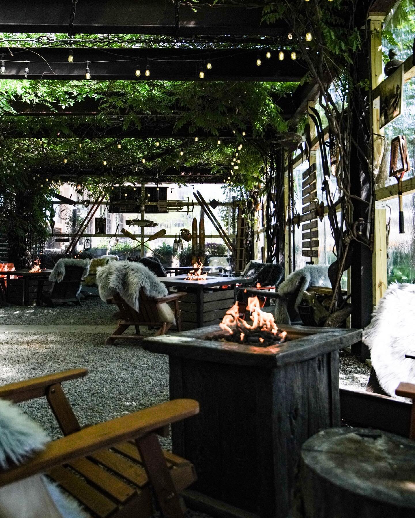 The perfect Sunday hang out spot! Come hang out with us by the fire all day long. #phlbeergarden
.
.
.
.
.
.
#savephillyrestaurants #schulsoncollective #phillyfood #phillyfoodie #eaterphilly #visitphilly #philly #foodstagram #oldcity #independencehal