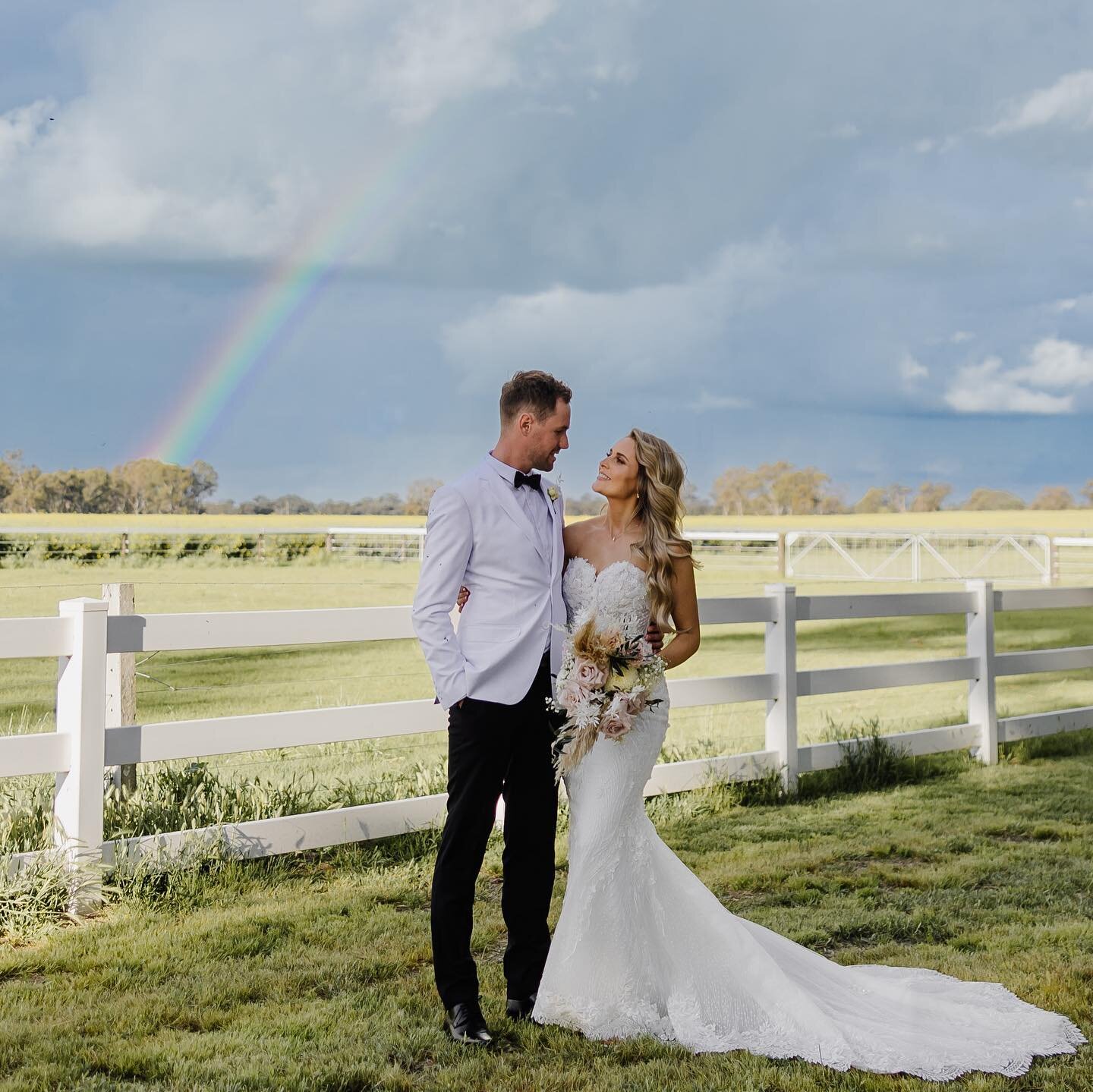 Wedding goodness out of sunny Echuca! 🌈 

📷: @brightlightweddings 
Makeup Artist: @courtney.edgar.mua 
Venue: @perricootastationevents 
Hair: @clarissacrawfordhair 
Florist: @bryantsbuds_echuca 
Dress: @eternalweddings 

#melbournewedding 
#echucaw