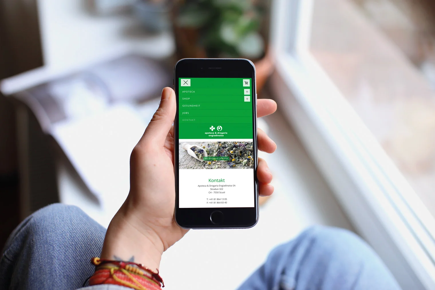 01_Apoteca-Scuol_Mobile.png