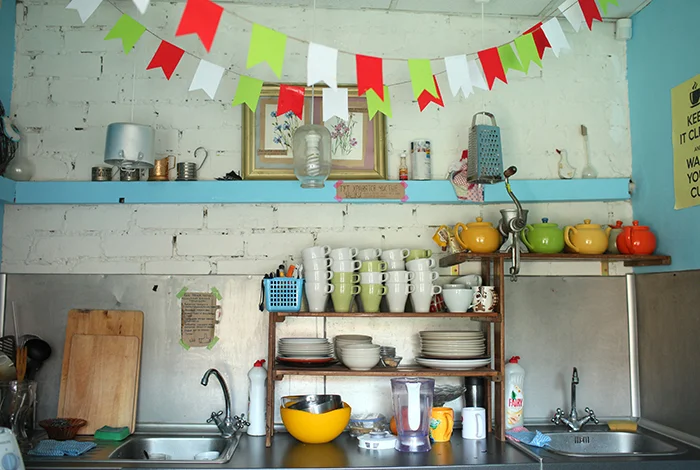 Ziferblat Cafe: 7p per minute, free food, help yourself and wash up