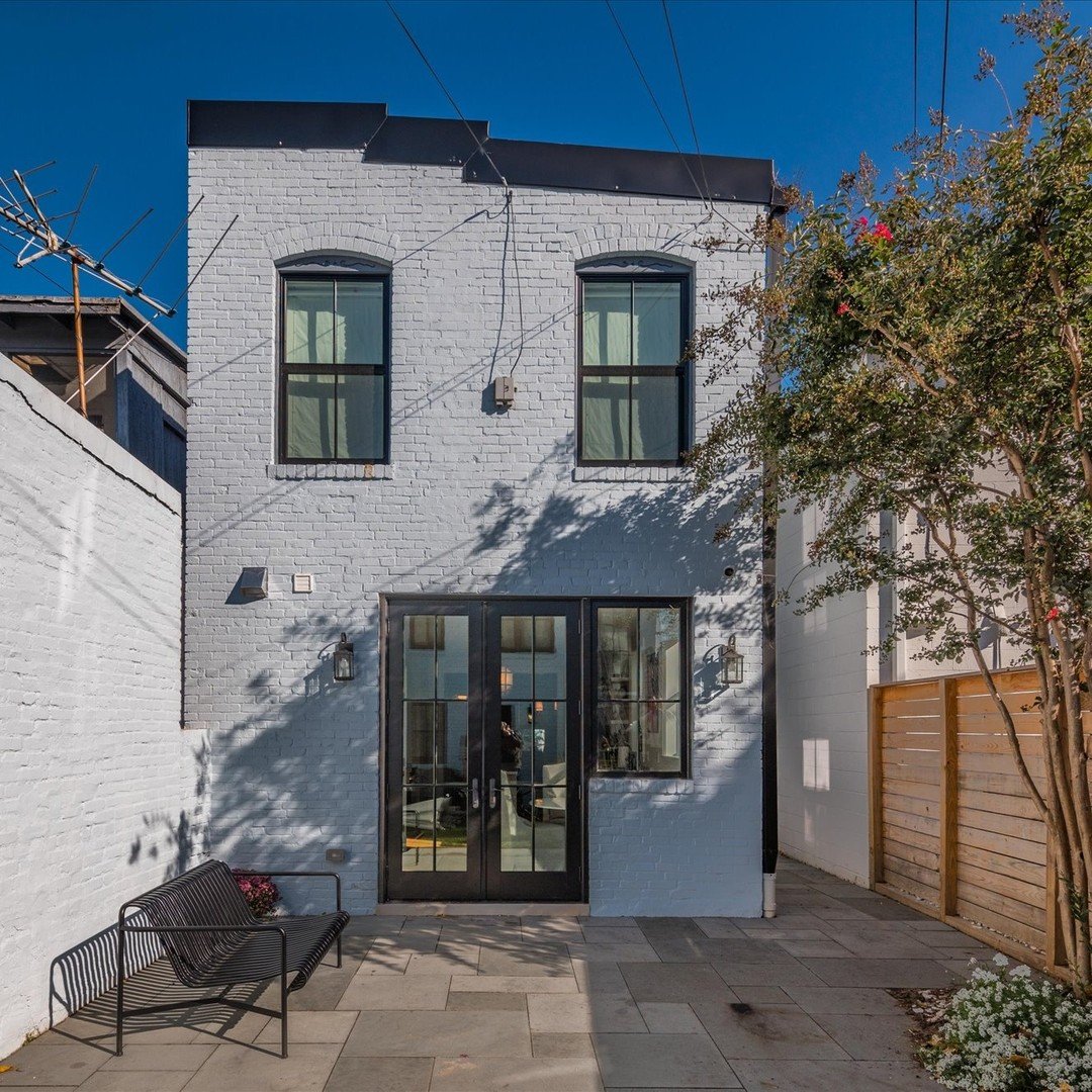 H O U S E &amp; C A R R I A G E

We cannot get over this Transformation! 😍We have seen a ton of people transforming their garages into carriage homes. It is a great use of space and can make for a wonderful guest house / rental! 

#architecture #des