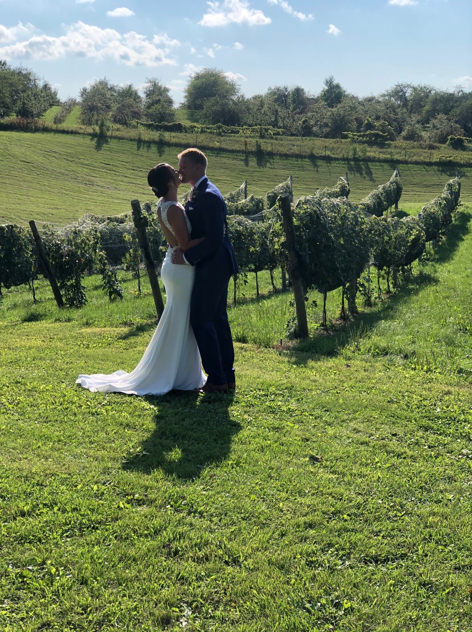 PLW + Itasca Vines + Couple + Kiss + First Look.jpg