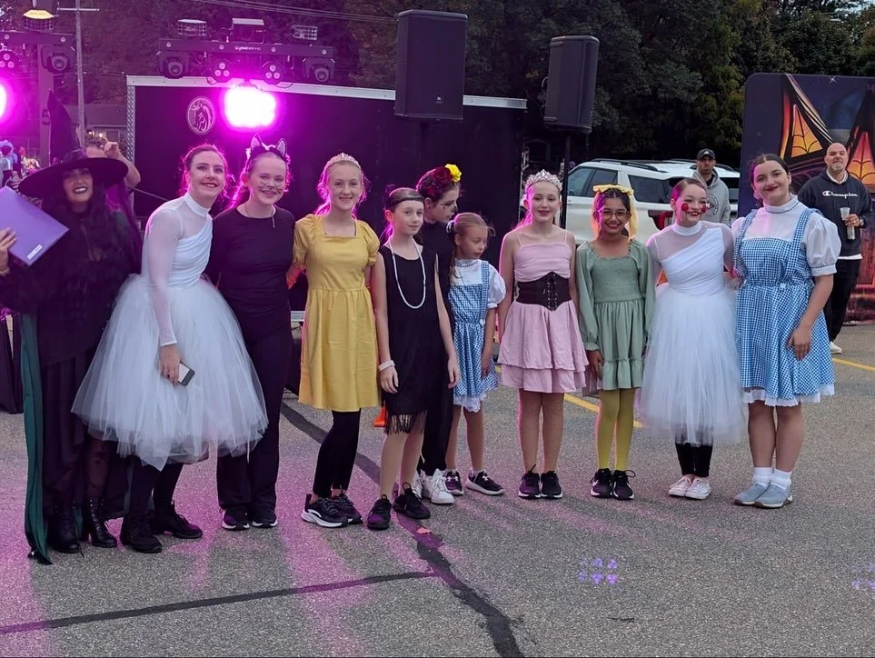 We had a fantastic time dancing at the @northhillpta Trunk or Treat event tonight! Thank you for having us! ππ» Want to see them dance again? Come to our Halloween party this Sunday at 4pm!
#2ndstreetdance #trunkortreat #rochestercommunityschools #