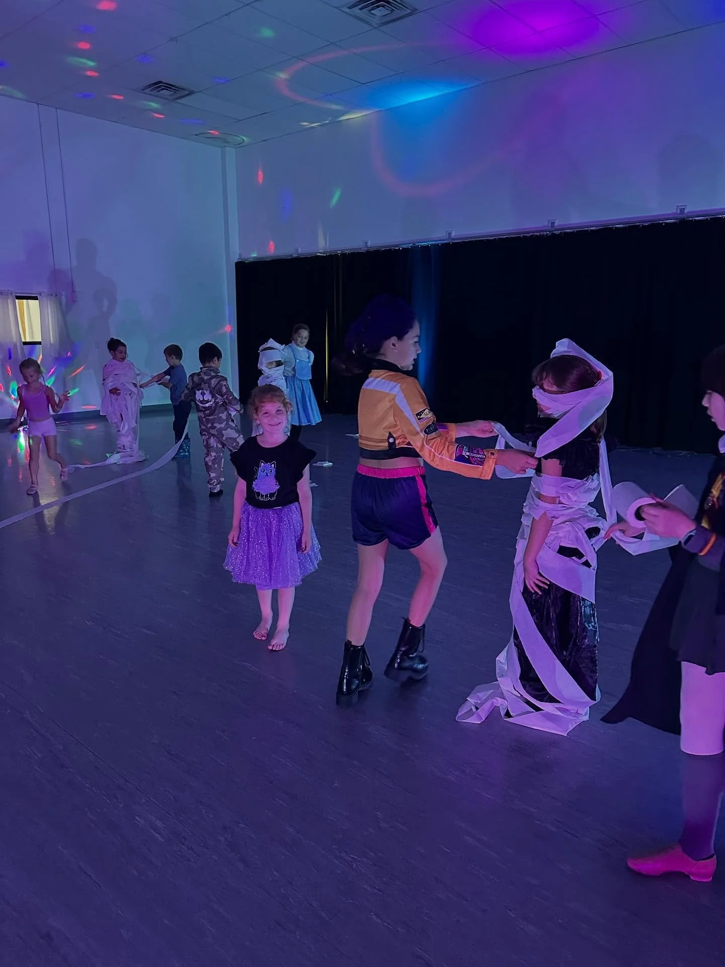 So much fun at our Halloween Party yesterday! π Thanks to @2ndstreetdance_nhsda for helping out! 
#2ndstreetdance #halloweenpartyπ #halloweendance #thriller #danceparty