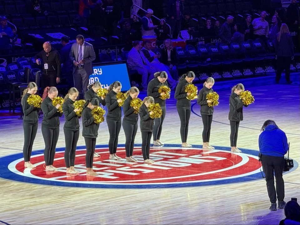 We are so proud of Diversiform Dance Project Youth Company! Amazing job dancing last night at Little Caesars Arena at the @detroitpistons game! Way to go dancers! 🌟🏀

#2ndstreetdance @diversiform_dance_project  #pistonsgame #youthdancecompany