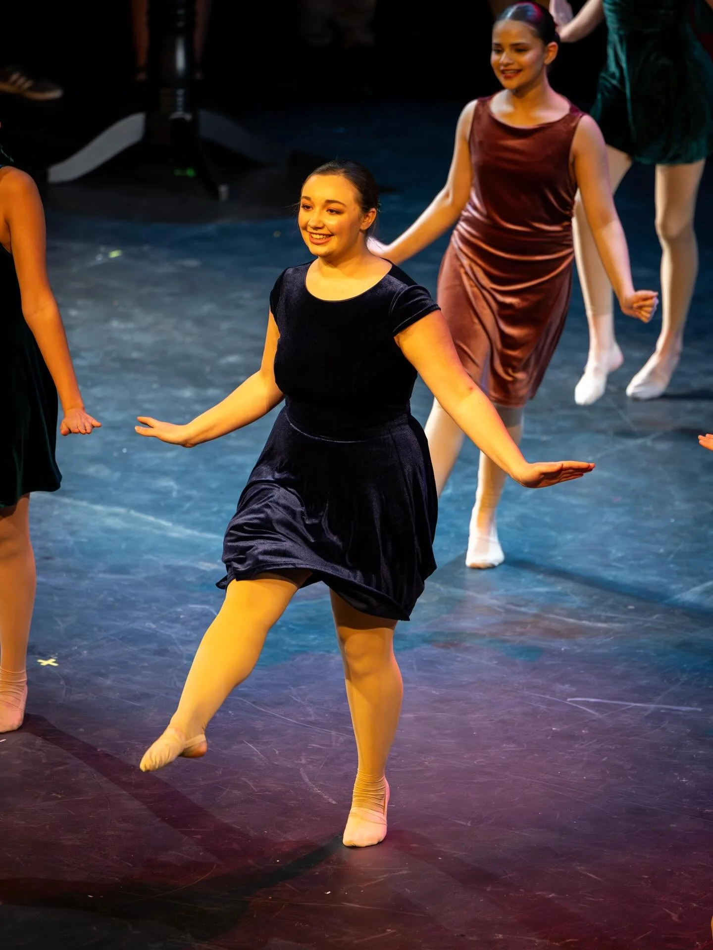 Love to perform? Join our opening and closing recital dances! Available to dancers ages 8 and up! Check your email for more details! 💃🏻🌟

#2ndstreetdance #recital #dancerecital