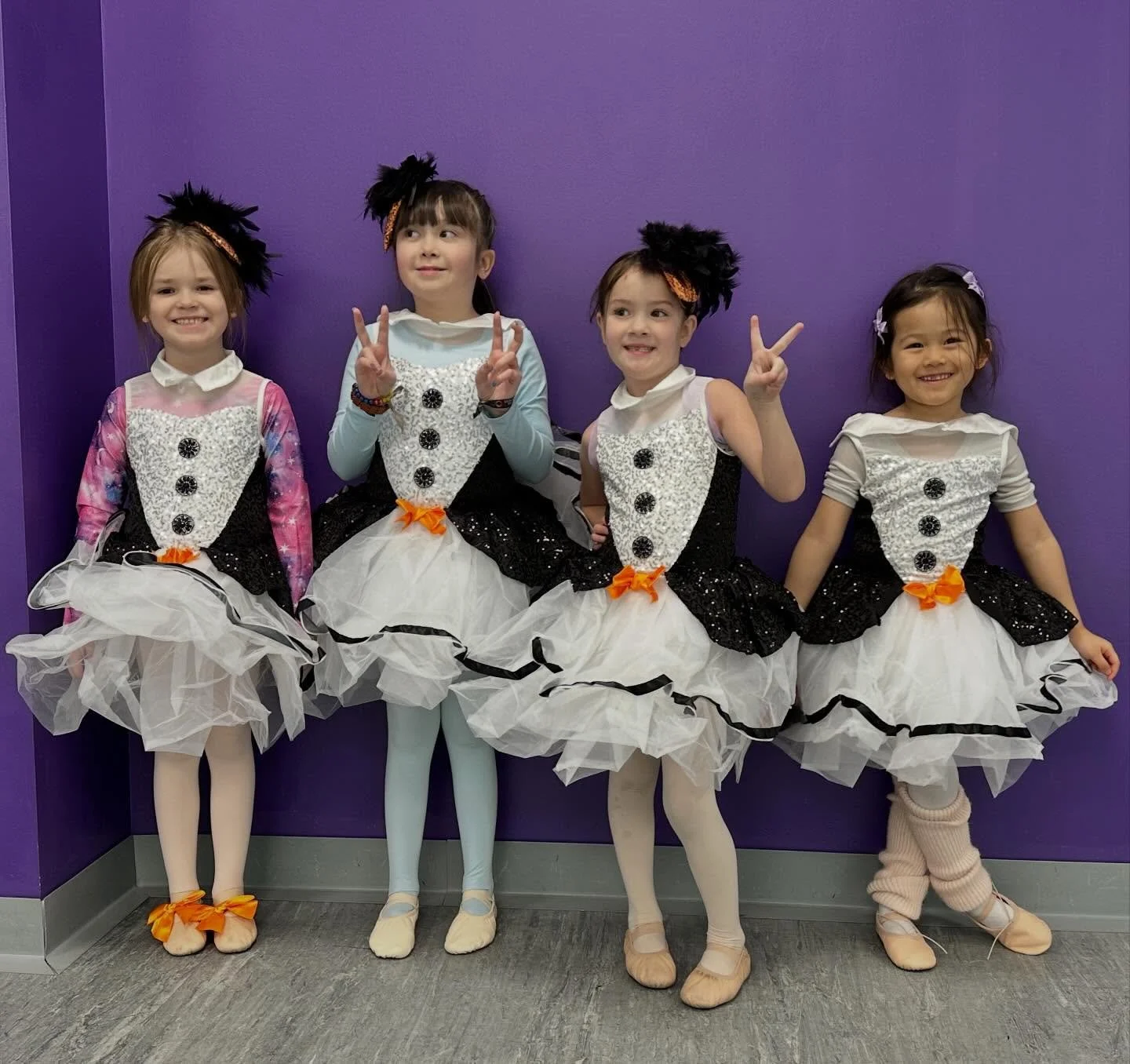 How adorable are these little penguins! 🐧 Have a little one that loves to dance? Join the fun with a 6 Week Mini Session! See schedule and sign up here:

www.2ndstreetdance.com/short-mini-sessions

#2ndstreetdance #minisession #penguindance #littled