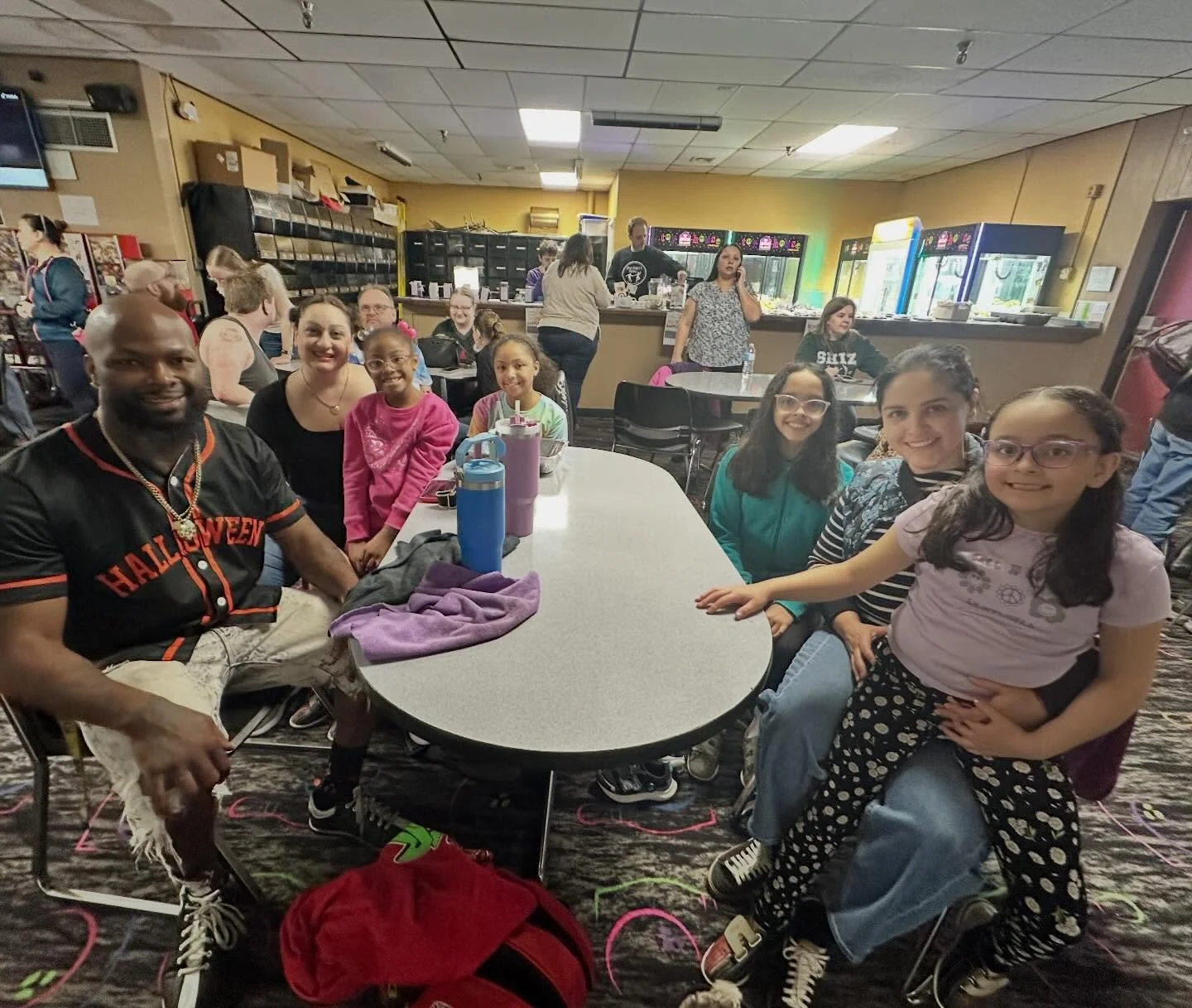 Thank you to all the families that came out to our Bowling for Ballerinas Fundraiser 🎳🩰for our Swan Lake production!🦢Also thanks to @classic_lanes 💜

#2ndstreetdance #bowlingforballerinas #bowlingfundraiser