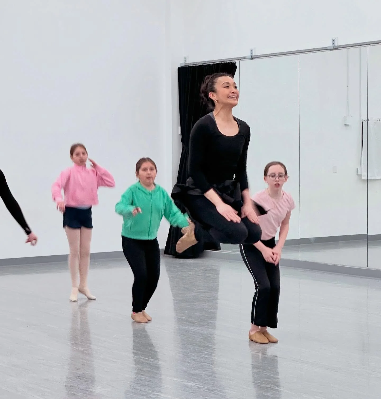 So much fun yesterday in our @thelionking master classes and then seeing the show last night! 🦁🦒🦓Thank you so much to our teachers Brena Thomas and Yuka Notsuka! 

#2ndstreetdance #masterclass #broadwaymasterclass #broadwaydance #danceindetroit