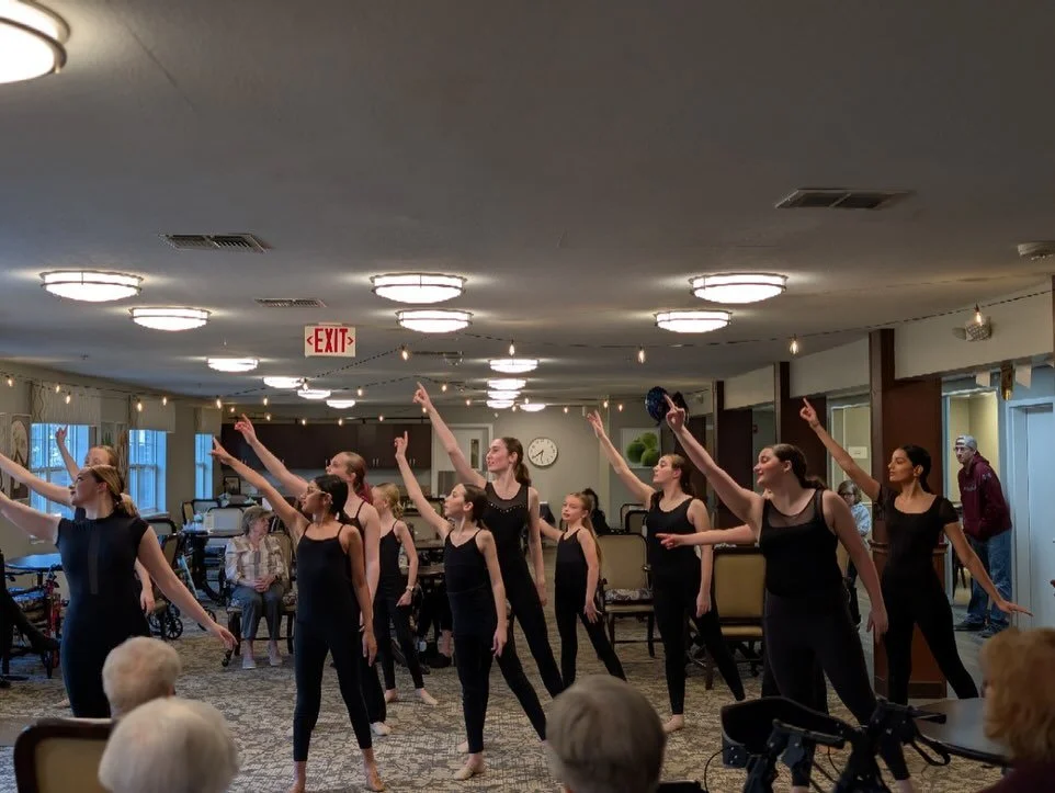 Great job to our dancers that performed yesterday for the residents at American House! We love dancing out in our community! 

#2ndstreetdance #youthcompany #danceperformance